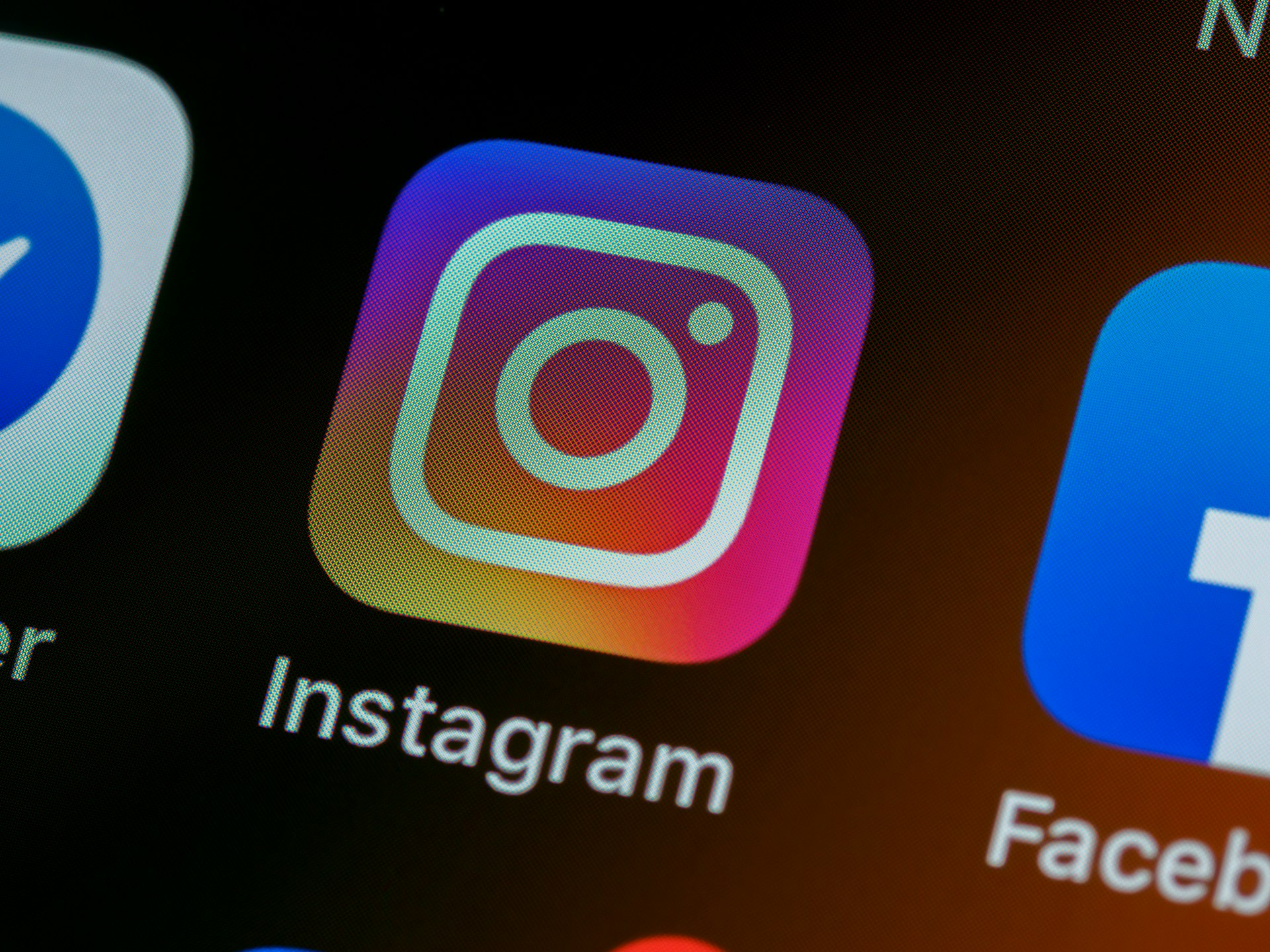 The Impact of Social Media on Athletes: Opportunities, Challenges, and Strategies for Success